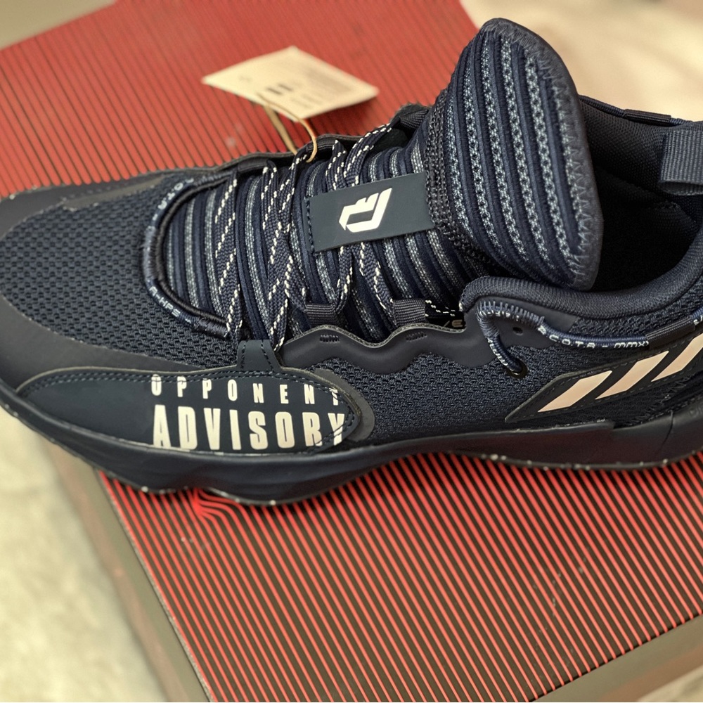 NWB - Adidas Unisex-Adult Dame Extply Basketball Shoe - 7men / 8.5women